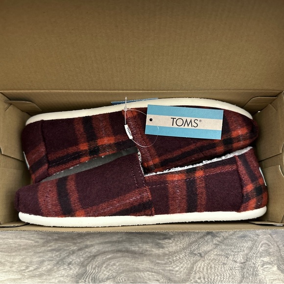 NIB Toms Belmont Faux Shearling Slip On Loafers Flats Red Plaid 8 38.5 - Picture 10 of 11